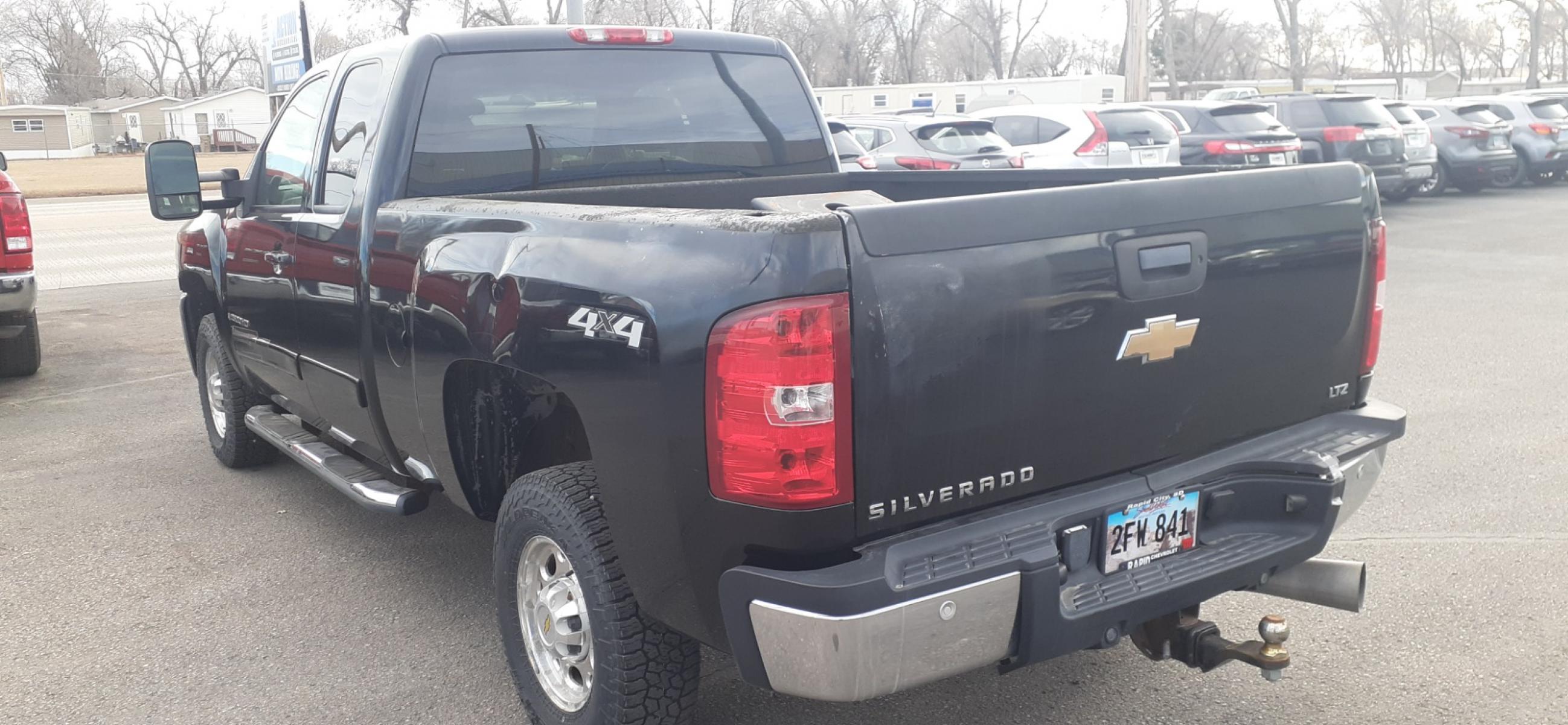 2007 Chevrolet Silverado 2500HD (1GCHK296X7E) , located at 2015 Cambell Street, Rapid City, SD, 57701, (605) 342-8326, 44.066433, -103.191772 - CARFAX AVAILABLE - Photo #2